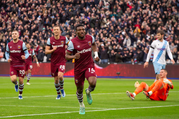 固保持在两 固保持在两